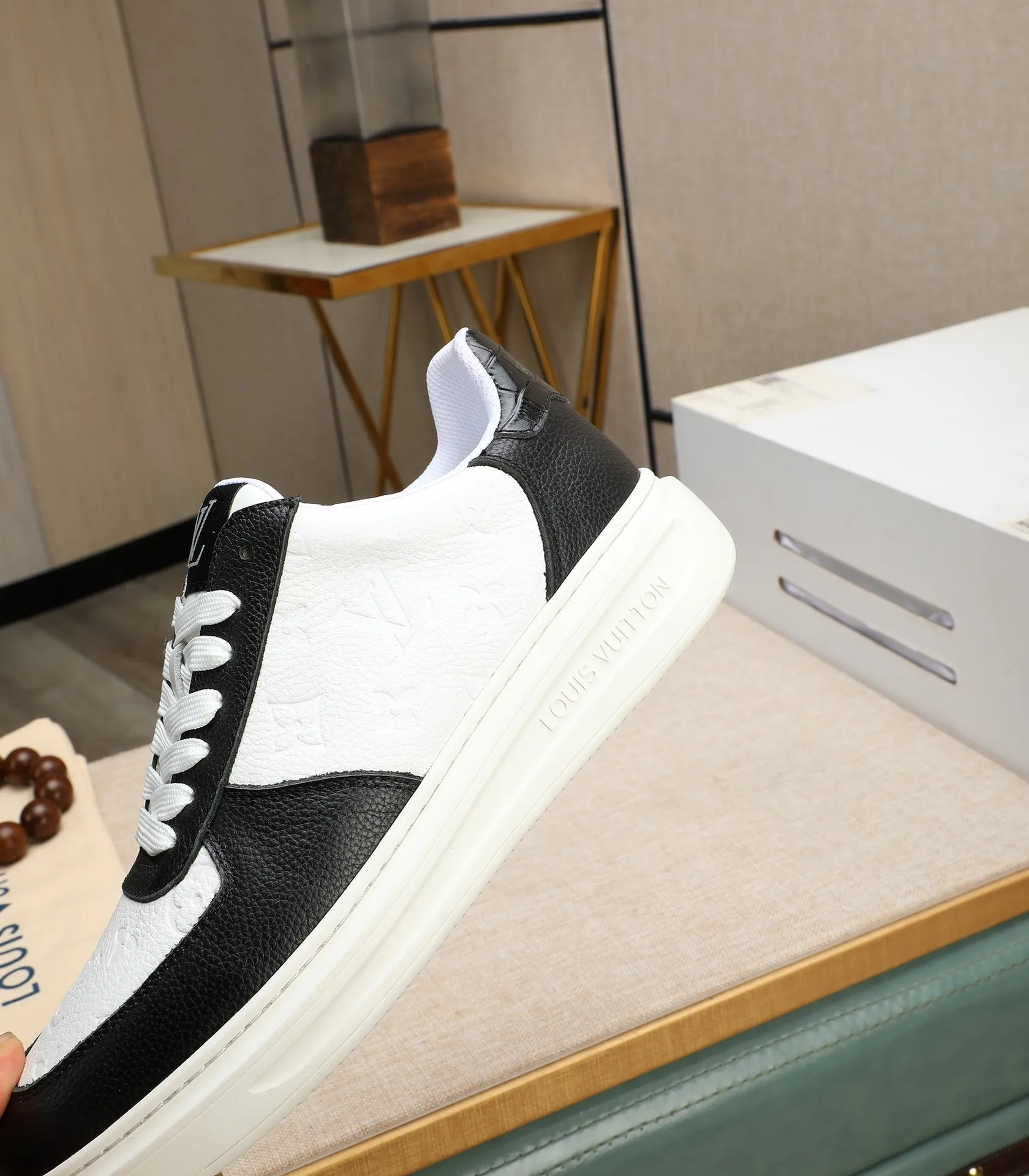 Men's shoes 💰540 💰(Niuli: full package) louis vuitton (Louis Vuitton/lv) top 🔍🔍 new models are on sale at the same time at the counter. The upper 🇮🇹 is imported from Italy, first-layer cowhide, and the lining is fully imported cowhide. 💪💪, completely 1⃣️ to 1 ⃣️Re-engraved🇮🇹💪💪, ⚠Sole: The original sole is specially provided by the original factory, the exclusive movable molded sole is super comfortable, ⚠The original factory follows the order, 🔍🔍high quality, you can enter and exit the counter at will, welcome to compare⚠. Code number:38-44
